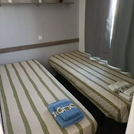 3 Bedrooms With Shared Pool *