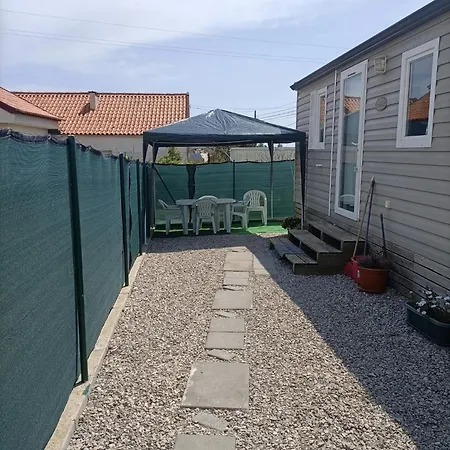 Дом отдыха 3 Bedrooms With Shared Pool
