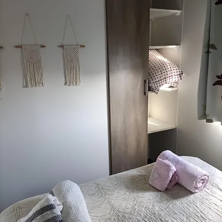 3 Bedrooms With Shared Pool *