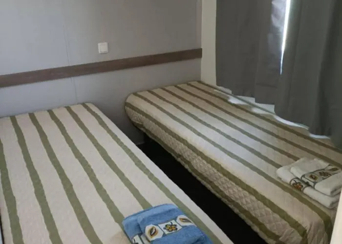 3 Bedrooms With Shared Pool *