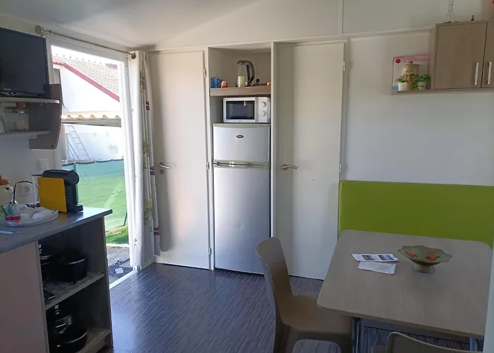 3 Bedrooms With Shared Pool *