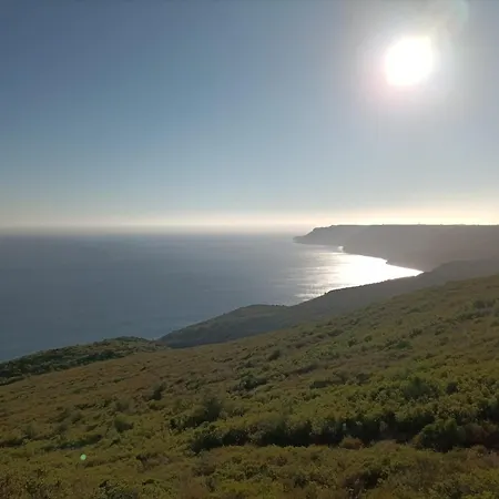 Hébergement de vacances 3 Bedrooms With Shared Pool *