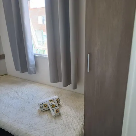 3 Bedrooms With Shared Pool *