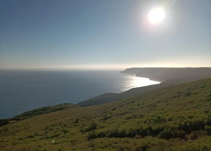 Hébergement de vacances 3 Bedrooms With Shared Pool *