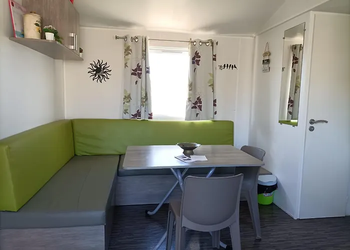 3 Bedrooms With Shared Pool Hébergement de vacances Sesimbra