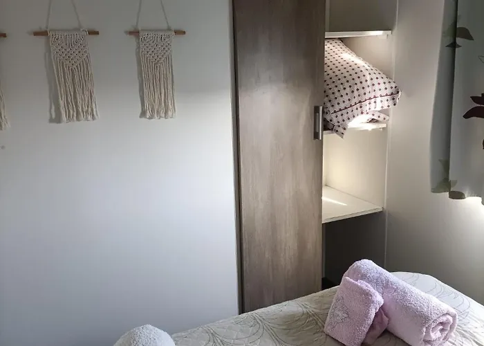 3 Bedrooms With Shared Pool *